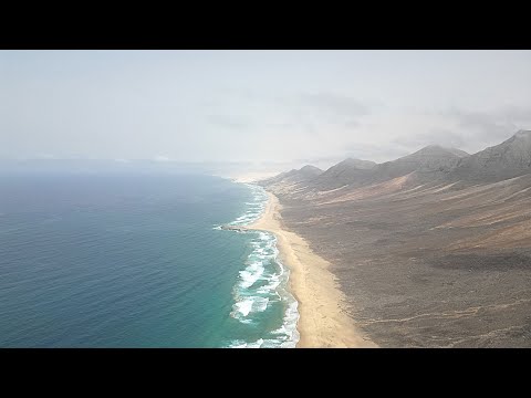 Видео: [12] Канары, Фуэртевентура, бесконечная береговая линия полуострова Хандия, дикий пляж Кофета