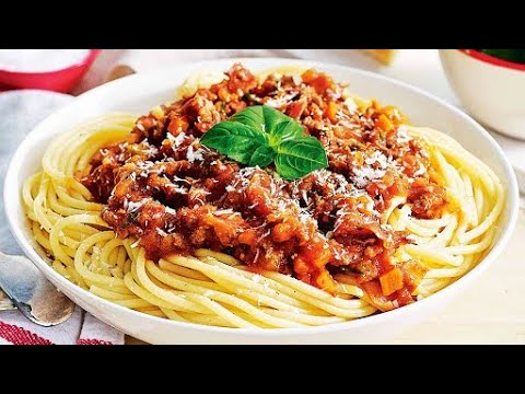 Видео: Спагетти Болонье́зе, на даче в казане на костре