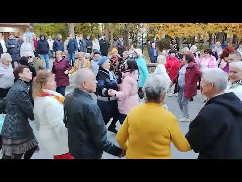 Видео: 26.10.2024.👍💃🕺Поздравления от друзей для Евгении.В Гомельском парке.