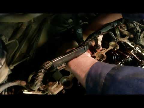 Видео: Снятие гбц хонда фит 2002 г.в. часть 1