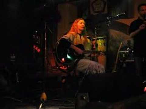 Видео: Леся Рой і "Больно Далєко" - Твій біль /"Майдан", Луцьк/