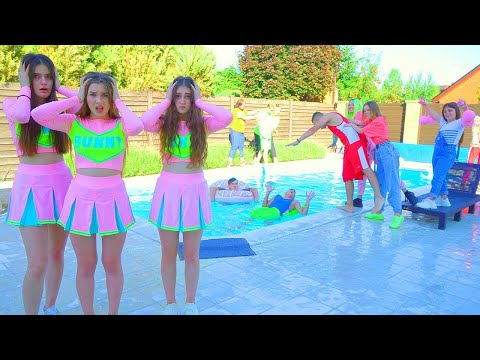 Видео: Даяна и съученици решиха да си направят ПАРТИ ПРЕДИ УЧИЛИЩЕ! Нещо се обърка? ПАРТИ ОКОЛО БАСЕЙН