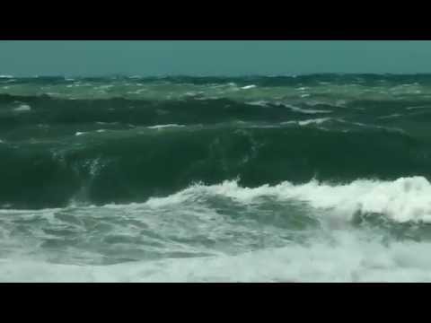 Видео: Unreal Windsurfing in Russia. Anapa 24.09.2014. (райдинг в Жестокий шторм)