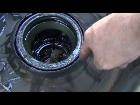 Видео: Меняю сальник ступицы и подшипники