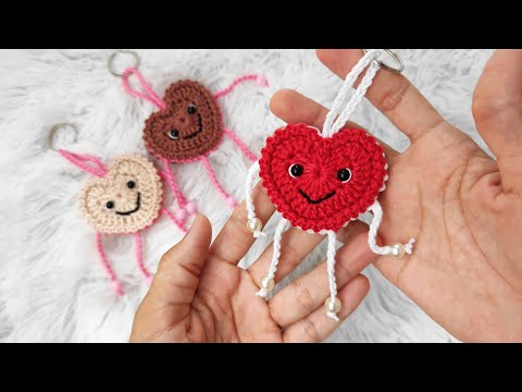 Видео: как связать брелок-набивное сердце крючком (с субтитрами)