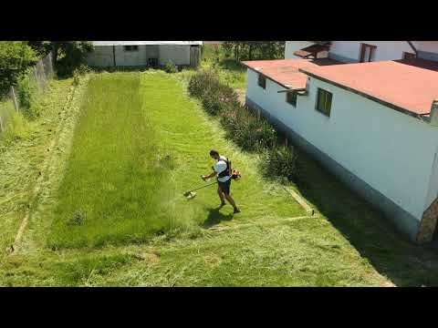 Видео: Stihl fs 490 fast cutting some Tall grass / косене на трева с моторна косачка