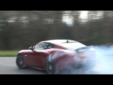 Видео: Porsche 911 Turbo S против Jaguar F-Type R Coupe: Roadtest Hillclimb