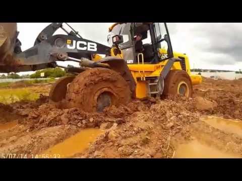 Видео: Бездорожье. На погрузчике JCB.