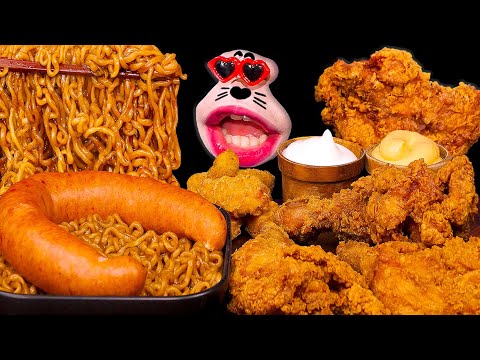 Видео: Лапша из черной фасоли, колбаса, большая курица, куриные наггетсы!🍗 ASMR Mukbang :)