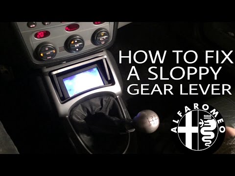 Видео: Как исправить заедание рычага переключения передач на Alfa Romeo и его невозврат в центральное по...