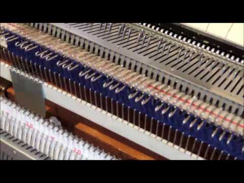 Видео: Как вязать скип узор на вязальной машине.