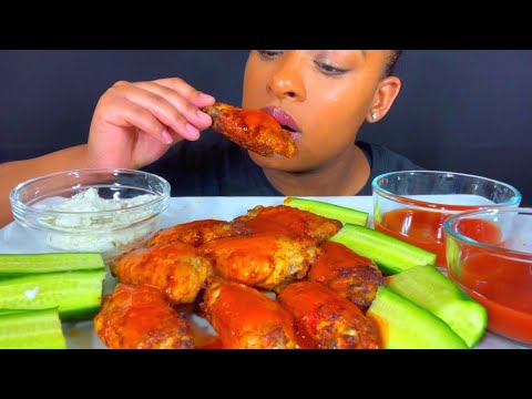 Видео: ASMR MUKBANG ОСТРЫЕ КУРИНЫЕ КРЫЛОЧКИ + КУРИНЫЕ КРЫЛЫШКИ МАНГО ХАБАНЕРО НАСТОЯЩИЙ ЗВУК 먹방 EATING SHOW