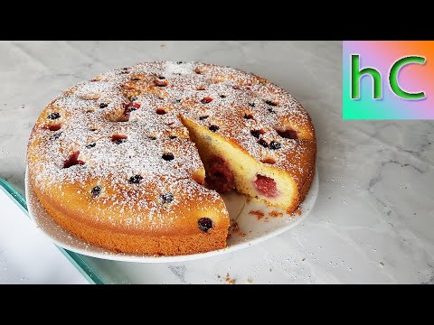 Видео: Быстрый пирог на молоке с ягодами