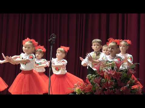 Видео: Малесенькі долоньки сина та доньки. Танець.