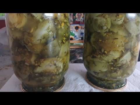 Видео: МАРИНОВАНІ ЗЕЛЕНІ ПОМІДОРИ. РЕЦЕПТ З СТЕРИЛІЗАЦІЄЮ. #food #cooking #помідори #консервація