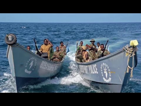 Видео: ДЕЙСТВИЯ ЭКИПАЖА В СЛУЧАЕ НАПАДЕНИЯ ПИРАТОВ