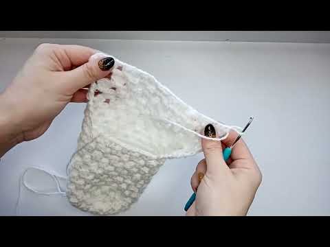 Видео: Простые следки тапочки / Следки крючком бабушкин квадрат / Тапочки сапожки крючком /Бабушкин квадрат