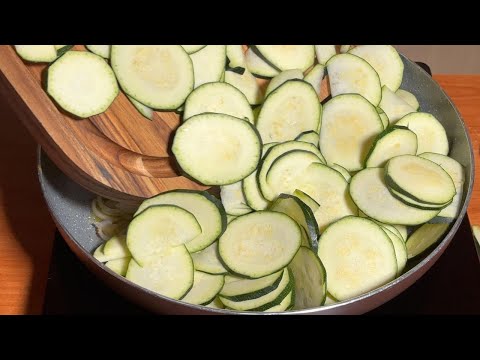 Видео: Кабачки с луком легко и быстро | Даже новички справятся