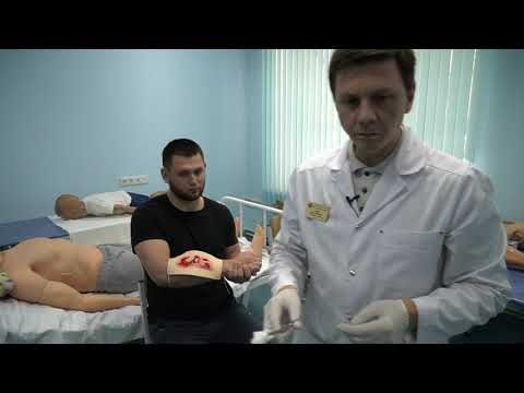 Видео: ПСА Экстренная помощь при открытых переломах костей конечностей и кровотечениях Травматология