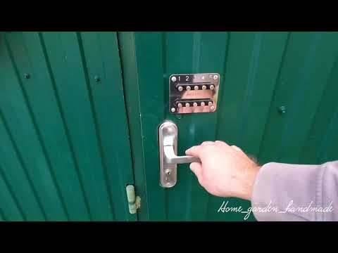Видео: Врезка кодового замка в калитку
