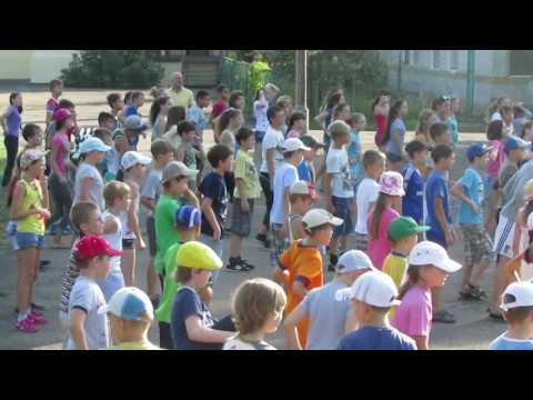 Видео: Утренняя зарядка в детском лагере с элементами аэробики.