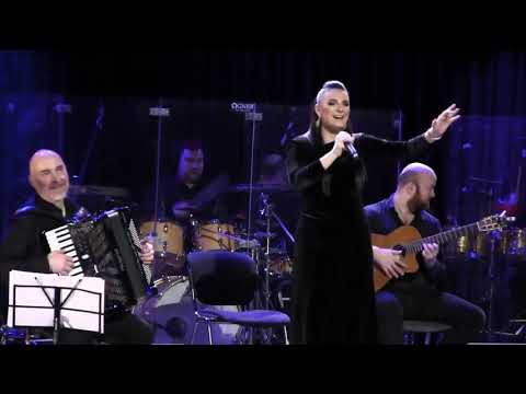 Видео: Елена Ваенга "В саду при долине" Арена "Колизей" 10.01.2019