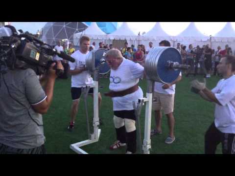 Видео: Дикуль в Парке Победы присел со штангой 240 кг