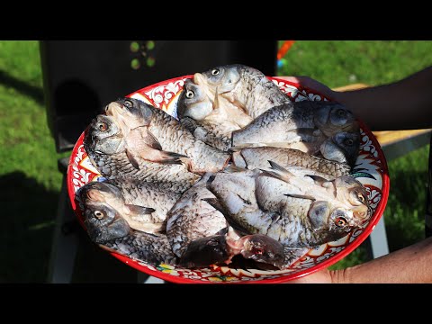 Видео: КАК ВКУСНО ПРИГОТОВИТЬ КАРАСЕЙ НА УГЛЯХ