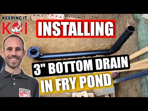 Видео: Установка донного стока в небольшом пруду с карпами кои и его бетонирование