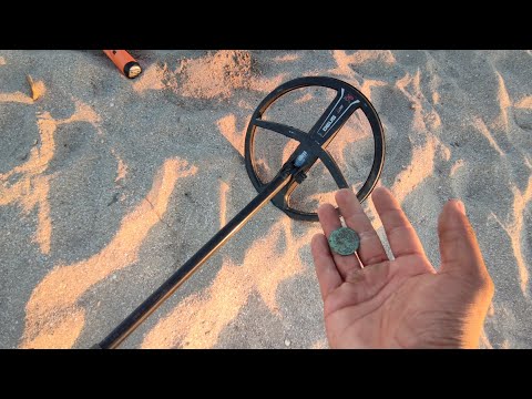 Видео: НАМЕРИХ СТАРА МОНЕТА НА ПЛАЖА!