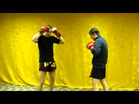 Видео: Тайский бокс. Комбинация из 2 ударов руками