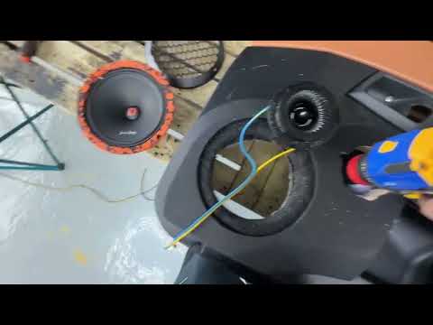 Видео: замена штатной акустики на DL audio barracuda 165v2 и piranha tw-04 v2 