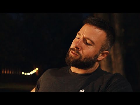 Видео: Женщины больше тянутся к мужчинам, которые разговаривают с ними как с «нормальными людьми»