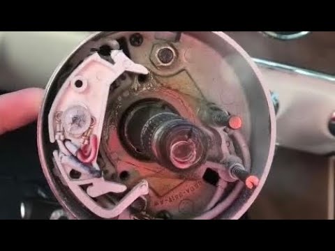 Видео: Замена переключателя указателей поворота 66 Mustang