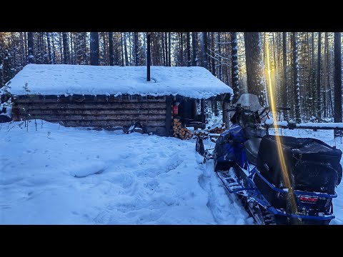 Видео: На снегоходах сломались но нашли секретное зимовьё