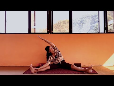 Видео: МЯГКАЯ УТРЕННЯЯ ЙОгА на ВСЕ тело за 13 минут☀️| День 4 йога челленджа