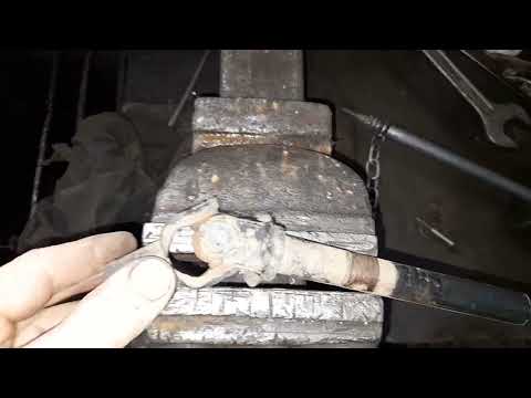 Видео: Лютый механик. Рено Кенго. Как снять рулевой вал для замены крестовины