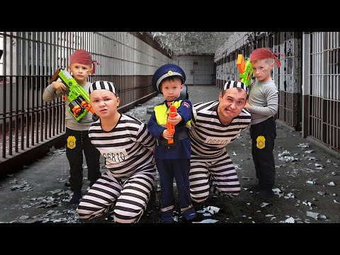 Видео: Полицейский на синем тракторе учит воришку быть честным и ответственным