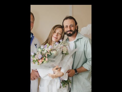 Видео: Лиза Арзамасова и Илья Авербух показали где рожали дочь и выписку в День рождения сына.