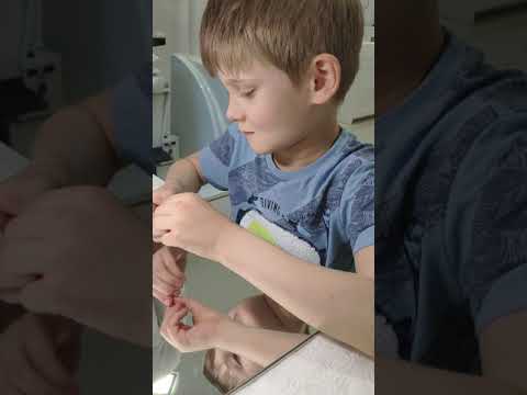Видео: Как одеть жесткие ночные контактные линзы / часть 2