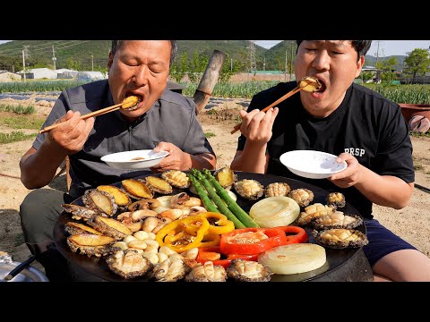 Видео: Жареные морские ушки с маслом, овощи на крышке казана - кулинарное шоу Мукбанг.