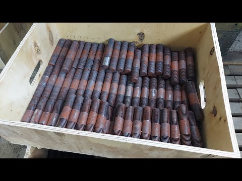 Видео: Прогонка резцом метрической резьбы на шпильках после термообработки. М24х3 Токарный станок Kusong 6.