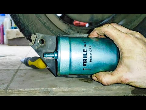 Видео: Как заменить топливный фильтр? Просто, быстро и понятно! | Golf 3