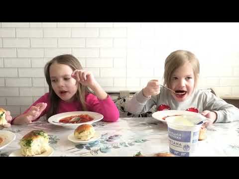 Видео: Готовлю Борщ с Чесночными Пампушками/ Обедаем/