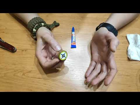 Видео: Как сделать походный компас из пробки и магнита
