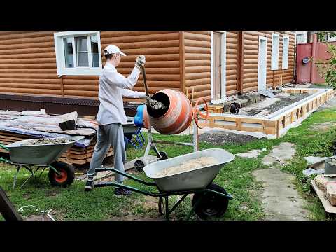 Видео: Залил свайно-ростверковый фундамент вручную