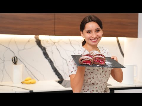 Видео: Готовлю на СКОРУЮ РУКУ! ОЧЕНЬ вкусный шоколадный рулет с вишней!