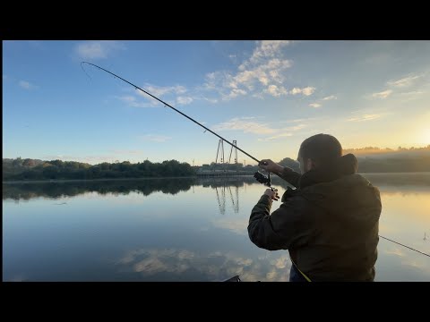 Видео: РЫБАЛКА на ОКЕ / ВСЮ НОЧЬ кормил А УТРОМ ПОНЕСЛОСЬ 