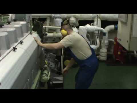 Видео: Немного о работе в машинном отделении (Морские истории -6)