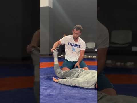 Видео: 🔥 Олимпийский чемпион — Разамбек Жамалов, помогает Мусе Мехтиханову размяться и настроиться